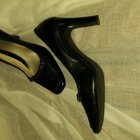 Womens 8.5 Black Leather Pumps - Picture 3 of 8